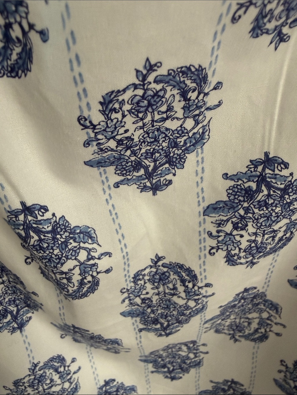 1X - EUC CeCe White Blouse with Blue Floral Print and Puff Sleeves - Picture 4 of 9